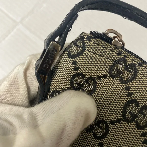 Gucci Black and Cream Shoulder Bag - Picture 7 of 12